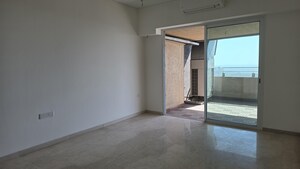 Room in 3 BHK Apartment at Lokhandwala Minerva Mahalaxmi, Mahalaxmi – for Rent