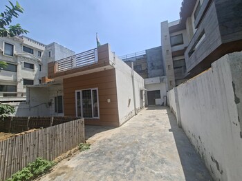 3 BHK House for Rent in Sector 100, Noida