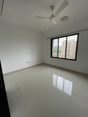 Room in 1 BHK Apartment at Lalani Grandeur, Goregaon East – for Rent