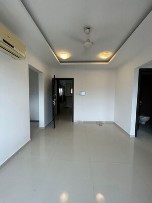 Room in 1 BHK Apartment at Lalani Grandeur, Goregaon East – for Rent