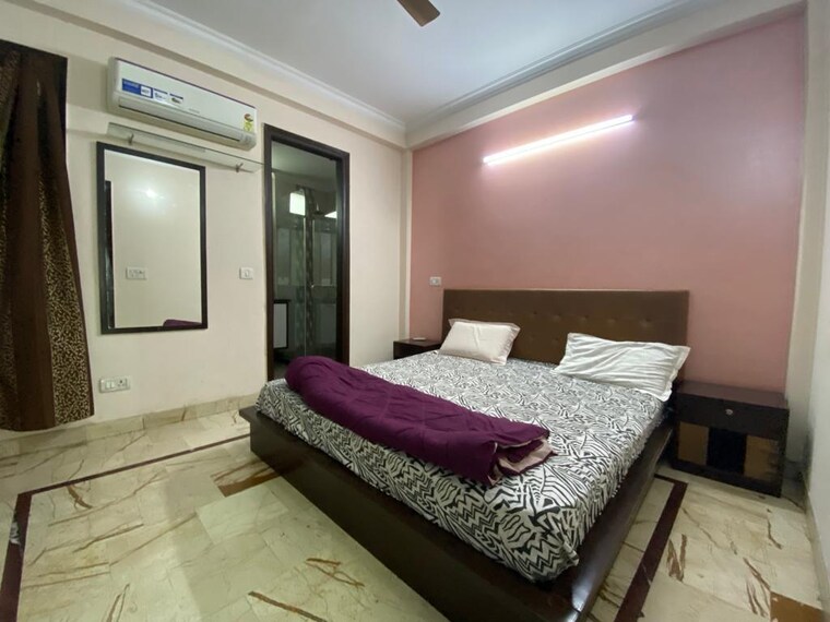 Bedroom, safdarjung enclave 3 Bedroom 500 Sq.Yd. Builder Floor In Safdarjung Enclave Delhi 10313875