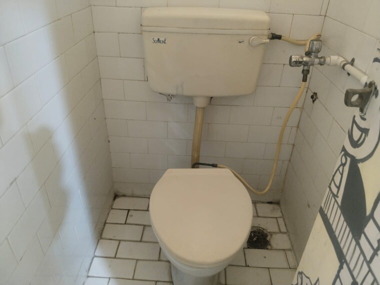 Bathroom, shri-ram-niwas 1 Bedroom 560 Sq.Ft. Apartment In Aundh Pune 10313880