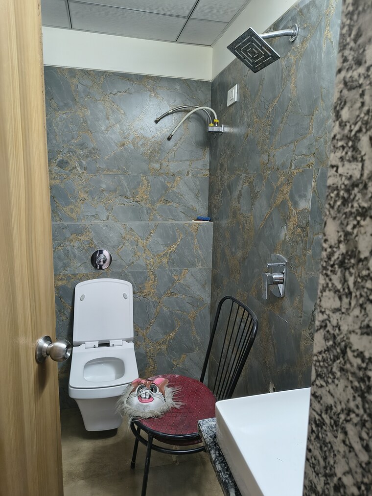 Bathroom, kurla east 1 Bedroom 450 Sq.Ft. Apartment In Kurla East Mumbai 10313882
