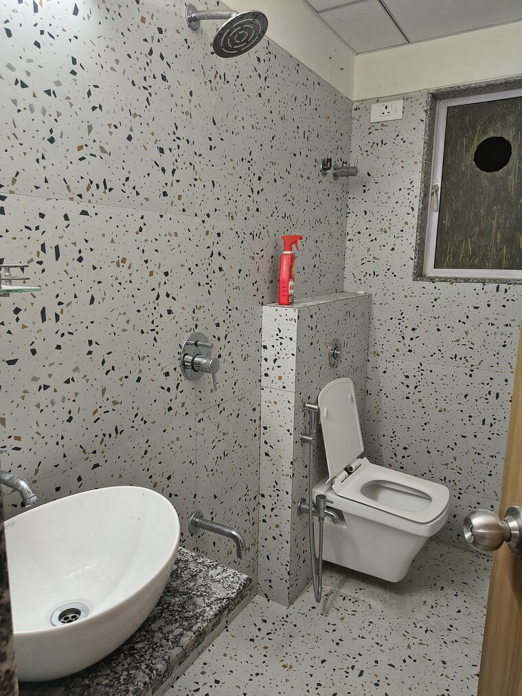 Bathroom, kurla east 1 Bedroom 450 Sq.Ft. Apartment In Kurla East Mumbai 10313882