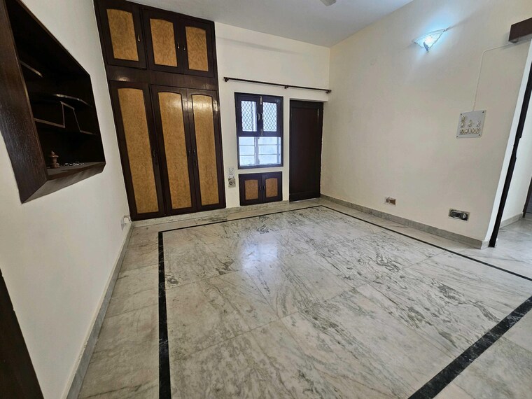 Room, panchsheel enclave 3 Bedroom 265 Sq.Yd. Builder Floor In Panchsheel Enclave Delhi 10313887