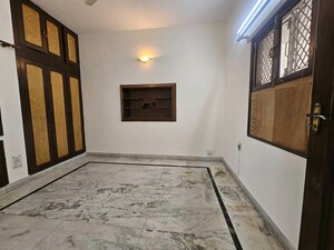 Room in 3 BHK Builder Floor at Panchsheel Enclave – for Rent
