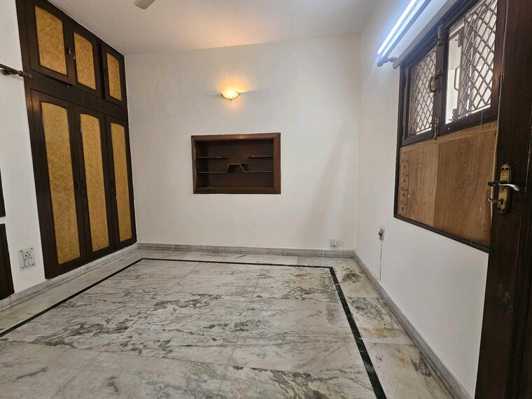 Room, panchsheel enclave 3 Bedroom 265 Sq.Yd. Builder Floor In Panchsheel Enclave Delhi 10313887