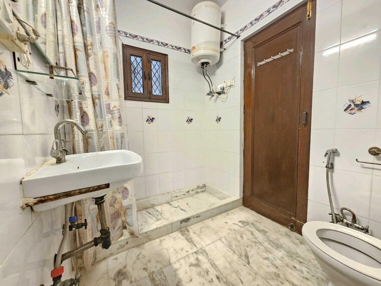 Kitchen, panchsheel enclave 3 Bedroom 265 Sq.Yd. Builder Floor In Panchsheel Enclave Delhi 10313887