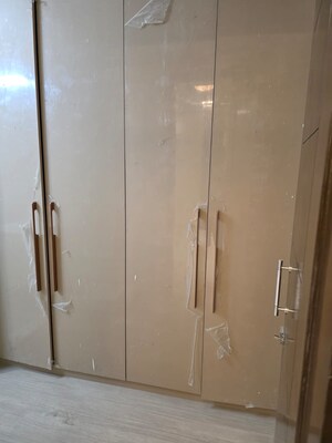 Furnished Amenities in 5 BHK Builder Floor at BPTP District Phase 2, Sector 84 – for Sale