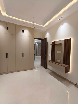 Room in 3 BHK Apartment at Highland Park Chandigarh, Bhabat – for Rent