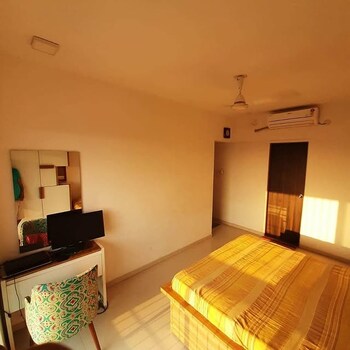 2 BHK Flat for Sale in Kandivali West, Mumbai