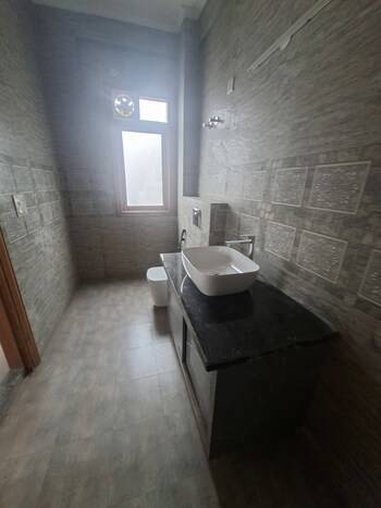 3 BHK Builder Floor for Rent in Sector 48, Noida