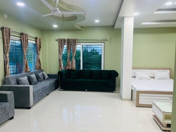 Raviraj Patang Plaza