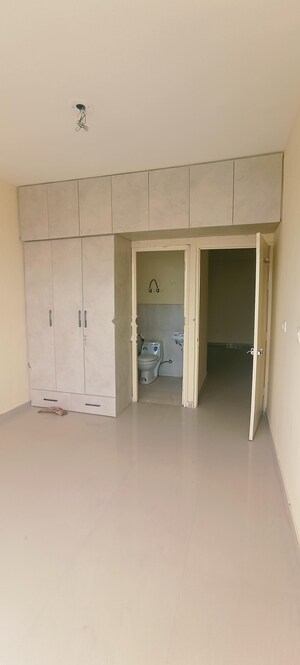 Room in 2 BHK Apartment at Pyramid Midtown, Sector 59 – for Rent