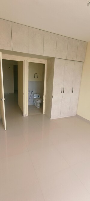 Room in 2 BHK Apartment at Pyramid Midtown, Sector 59 – for Rent