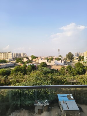 Plot Area in 4 BHK Apartment at Signature Global Sarvam, Sector 37d – for Rent