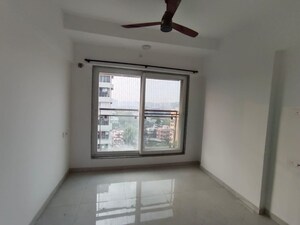 Room in 2 BHK Apartment at Vaibhav Queens Park, Chembur – for Rent