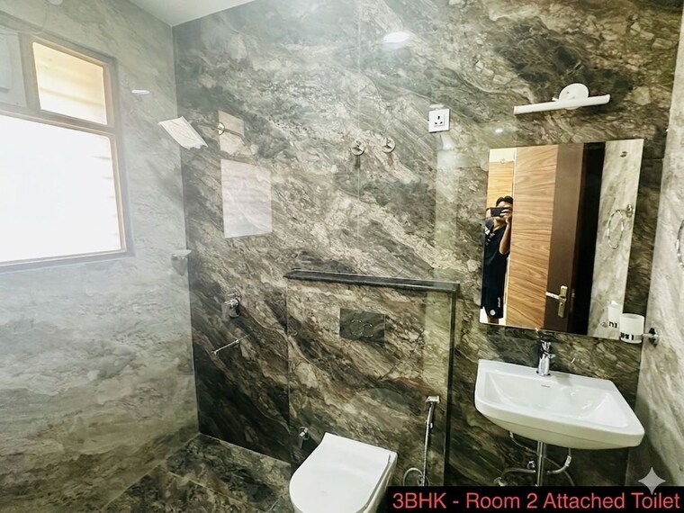 Bathroom, new palam vihar phase 1 2 Bedroom 1000 Sq.Ft. Builder Floor In New Palam Vihar Phase 1 Gurgaon 10334427
