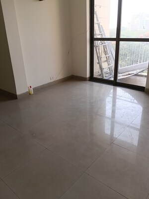 Room in 3 BHK Apartment at Unitech Uniworld Gardens, Sector 47 – for Rent