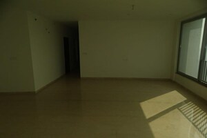 Room in 3 BHK Apartment at Oberoi Realty Esquire, Goregaon East – for Rent