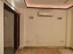 Room in 6+ BHK Builder Floor at Sector 72 – for Sale