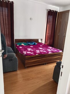6+ BHK Builder Floor For Sale in Sector 72