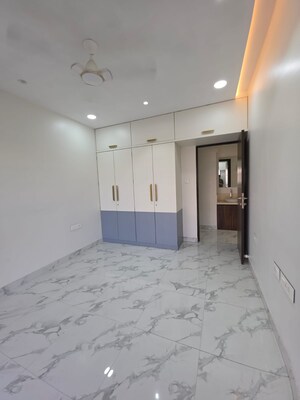 Room in 2 BHK Apartment at Raheja Ridgewood, Goregaon East – for Rent