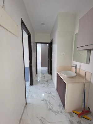 2 BHK Apartment For Rent in Raheja Ridgewood, Goregaon East