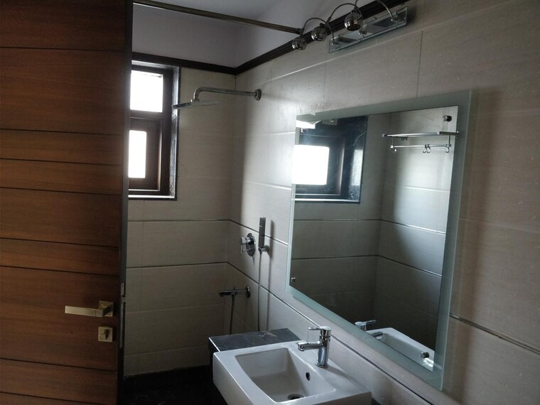 Kitchen, sector 72 6+ Bedroom 300 Sq.Mt. Builder Floor In Sector 72 Noida 10334504