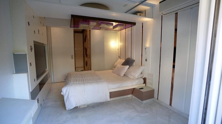 Bedroom, hiranandani-gardens-eden-bungalows 5 Bedroom 3750 Sq.Ft. Apartment In Powai Mumbai 10334526