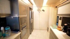 Bathroom in 5 BHK Apartment at Hiranandani Gardens Eden Bungalows, Powai – for Sale