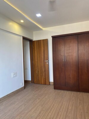 Room in 2 BHK Apartment at Sea Lord, Cuffe Parade – for Rent