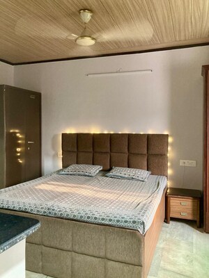 Bedroom in 2 BHK Apartment at Mayur Vihar – for Rent
