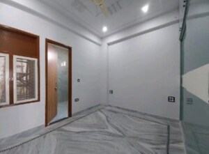 Room in 2 BHK Apartment at Gaur Atulyam, Omicron I Greater Noida – for Rent