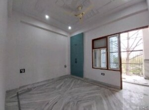 Room in 2 BHK Apartment at Gaur Atulyam, Omicron I Greater Noida – for Rent