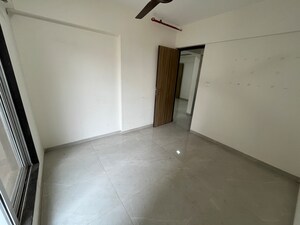 Room in 2 BHK Apartment at Eastern Heights CHS, Mulund East – for Rent