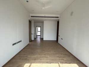Room in 4 BHK Apartment at Rustomjee Crown, Prabhadevi – for Rent