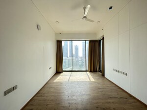 Room in 4 BHK Apartment at Rustomjee Crown, Prabhadevi – for Rent
