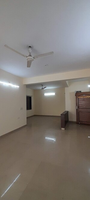 Furnished Amenities in 3 BHK Apartment at New Rajendra Nagar – for Rent