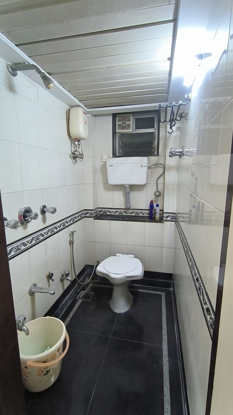 Bathroom, lower parel 2 Bedroom 650 Sq.Ft. Apartment In Lower Parel Mumbai 10335836