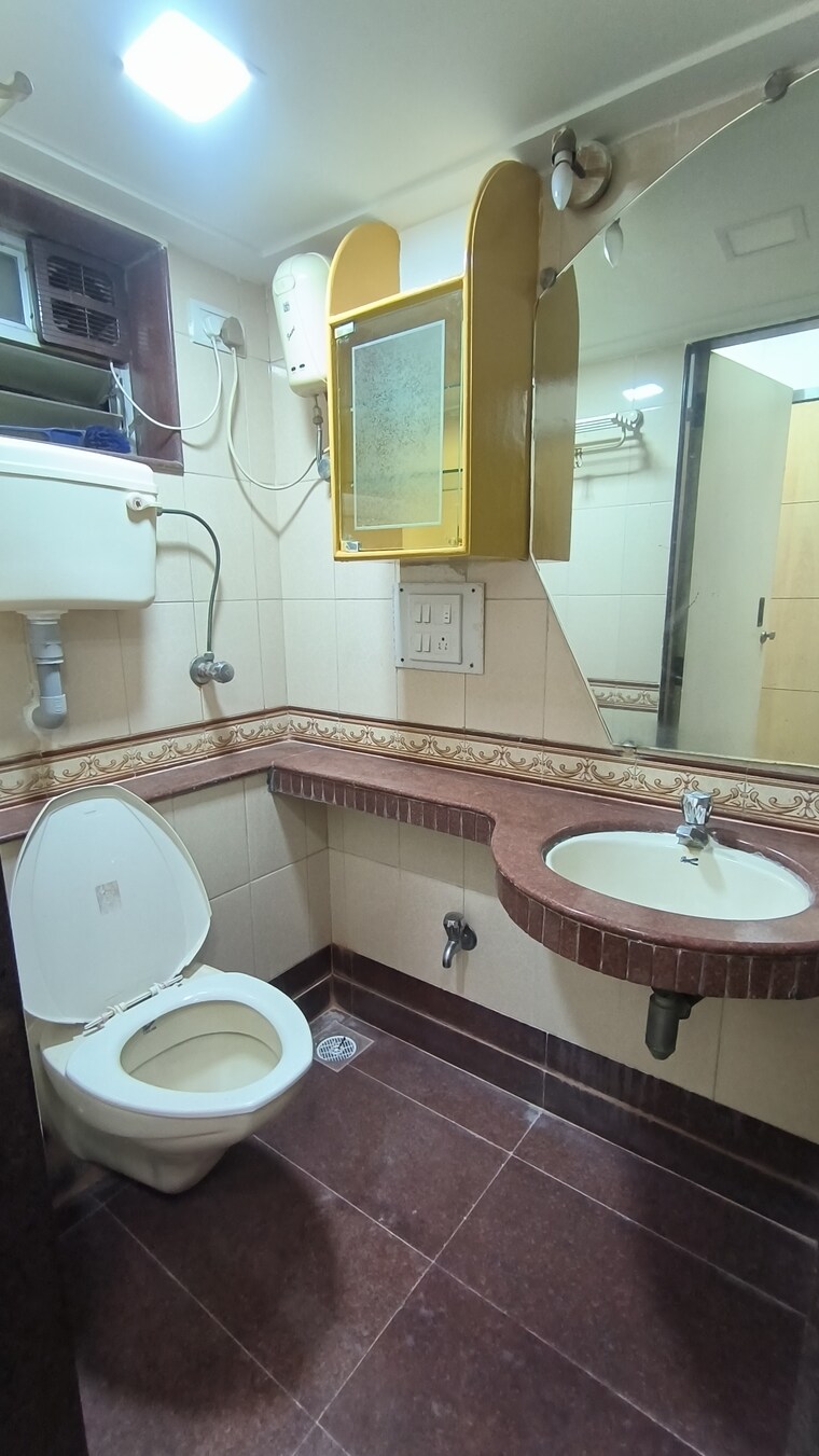 Bathroom, lower parel 2 Bedroom 650 Sq.Ft. Apartment In Lower Parel Mumbai 10335836