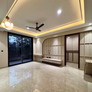 Room in 4 BHK Builder Floor at New Industrial Township 3 – for Rent