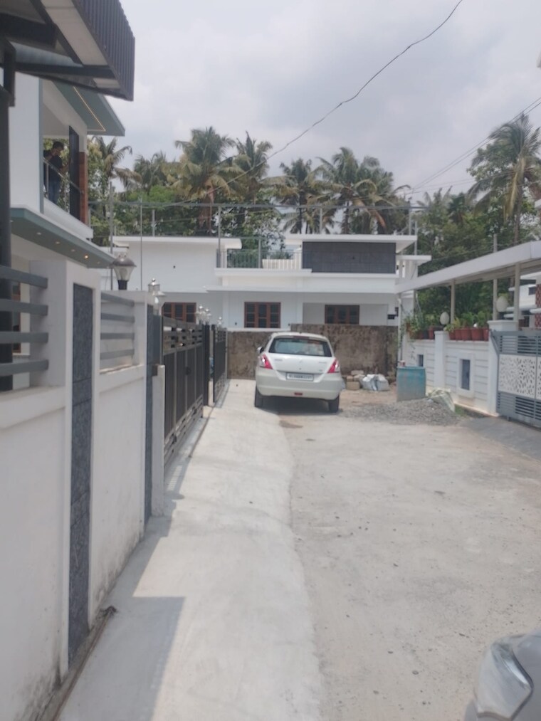  Parking, nadathara 4 Bedroom 2300 Sq.Ft. Independent House In Nadathara Thrissur 10335869