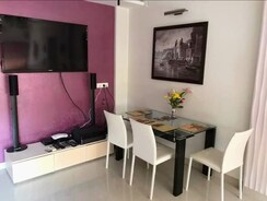2 BHK + Store Room Apartment For Rent in Ajanta Apartments Santacruz West