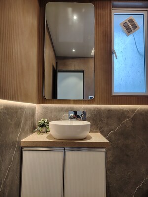 Room in 2 BHK Apartment at Dipti Flora Khar West, Khar West – for Rent