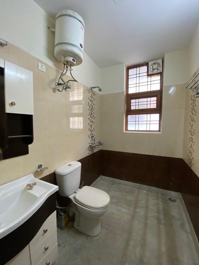 Bathroom, ansal-plaza-sector-23 2.5 Bedroom 1440 Sq.Ft. Builder Floor In Sector 23 Gurgaon 10336648