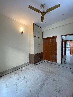 Room in 2.5 BHK Builder Floor at Ansal Plaza Sector-23, Sector 23 – for Rent