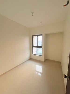 Room in 2 BHK Apartment at Kalpataru Paramount B, Kapur Bawdi – for Sale