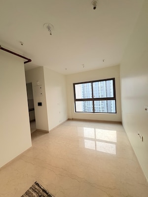 Room in 2 BHK Apartment at Kalpataru Paramount B, Kapur Bawdi – for Sale