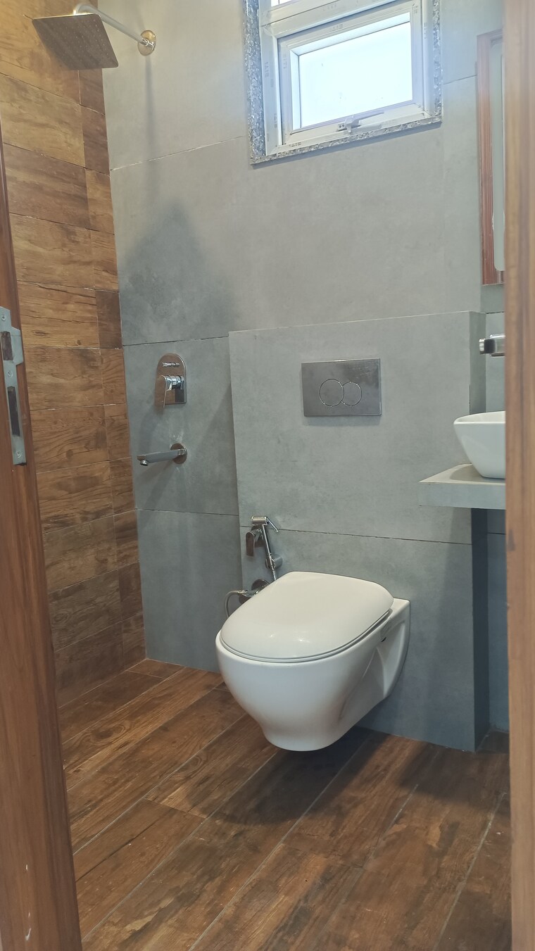 Bathroom, new rajinder nagar 3 Bedroom 901 Sq.Ft. Builder Floor In New Rajinder Nagar Delhi 10336678
